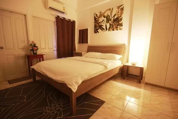 Schreibtisch, kostenloses WLAN