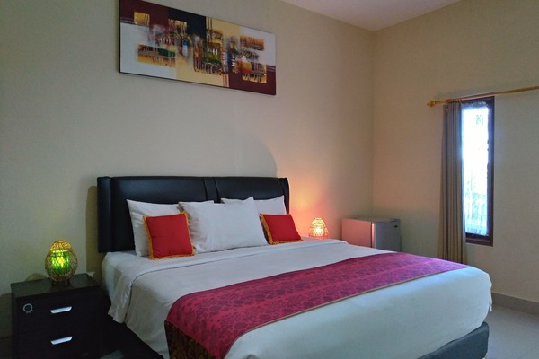 Deluxe Double Room | Premium bedding, desk, soundproofing, free WiFi