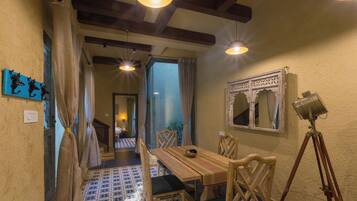 Villa | Dining room