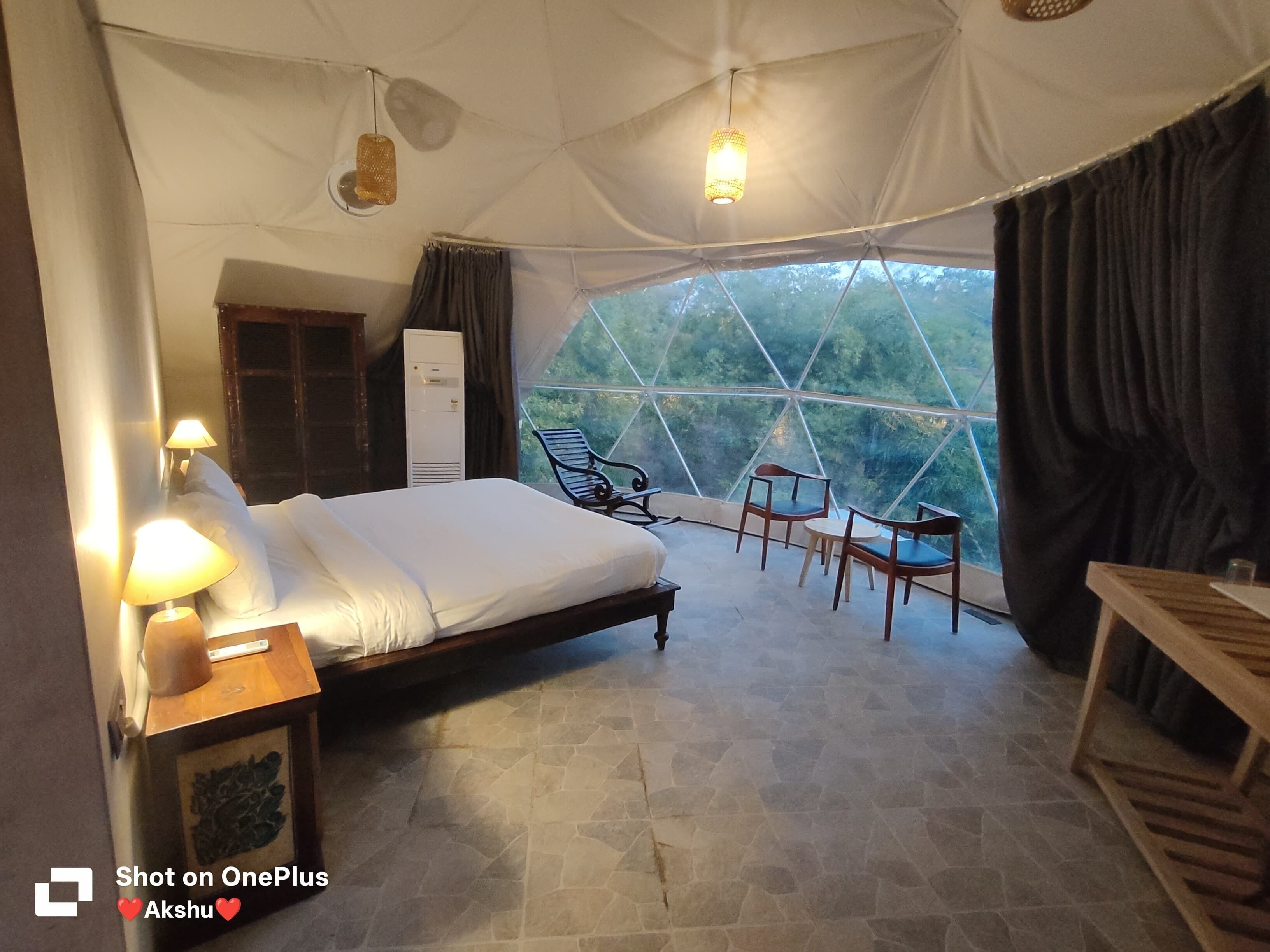 Habitación exclusiva | Decoración personalizada, muebles diferentes y escritorio 