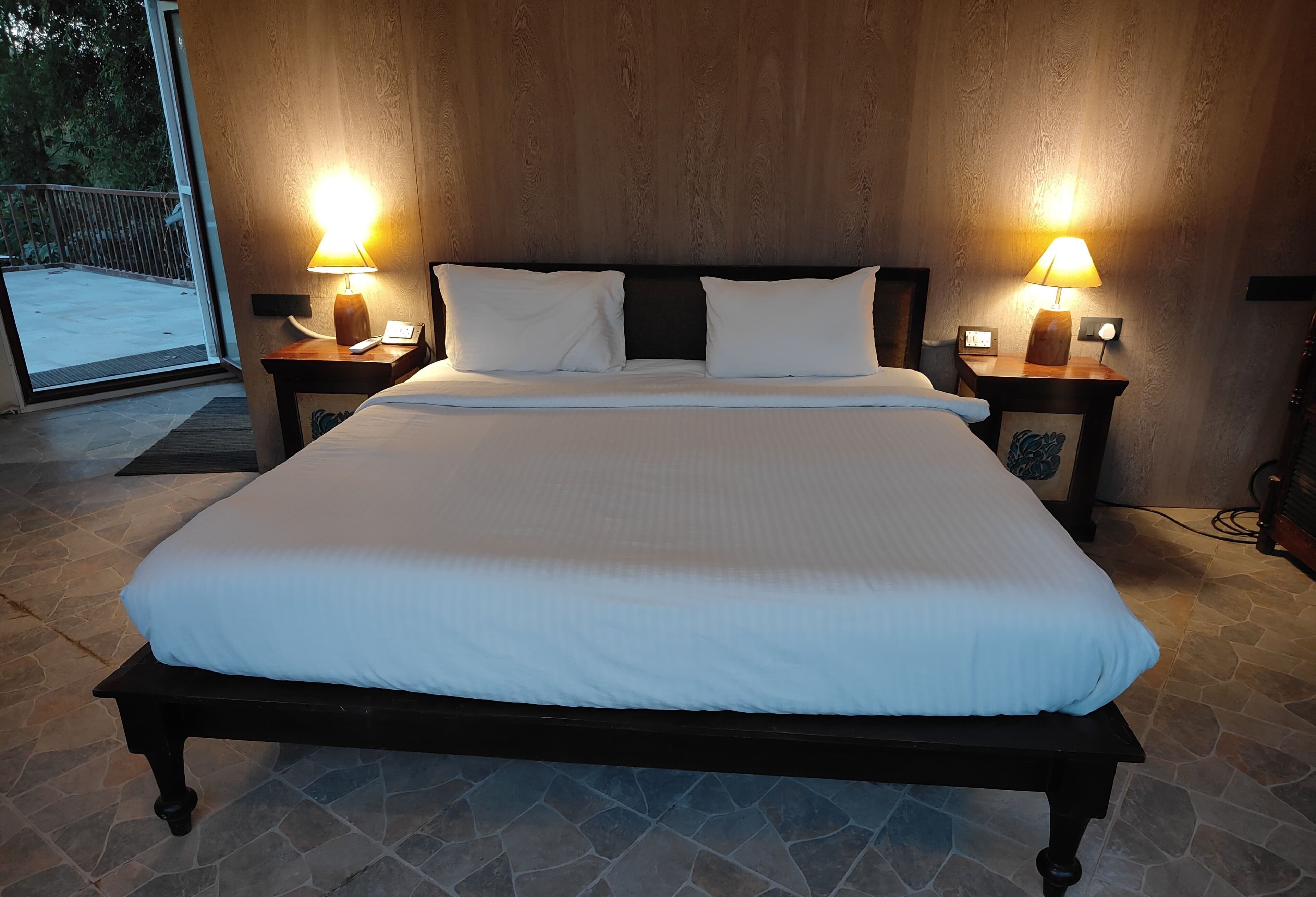 Habitación exclusiva | Decoración personalizada, muebles diferentes y escritorio 