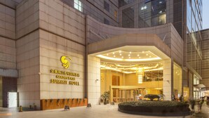 Front of property - Golden Eagle Summit Hotel Downtown (Nanjing)
