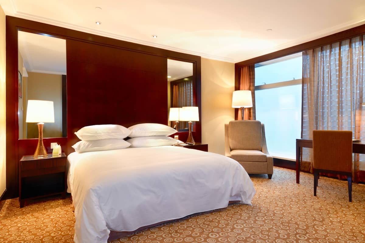 Superior Room | Premium bedding, free minibar items, in-room safe, desk