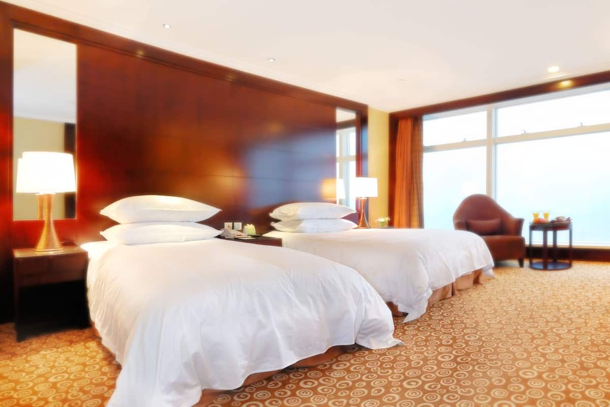 Superior Twin Room | Premium bedding, free minibar items, in-room safe, desk