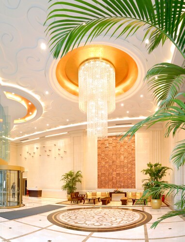 Golden Eagle Summit Hotel Downtown