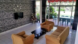 Lobby sitting area - Vila Bunga Merah Gelatik (Lembang)
