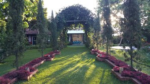 Garden - Vila Bunga Merah Gelatik (Lembang)