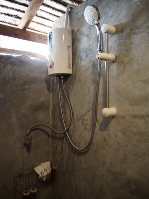 Classic-Doppelzimmer | Badezimmer | Dusche, kostenlose Toilettenartikel, Haartrockner, Handtücher