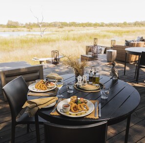 Dining - Sable Alley (Khwai)