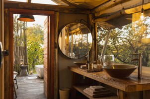 Ducha, artículos de tocador gratuitos, toallas