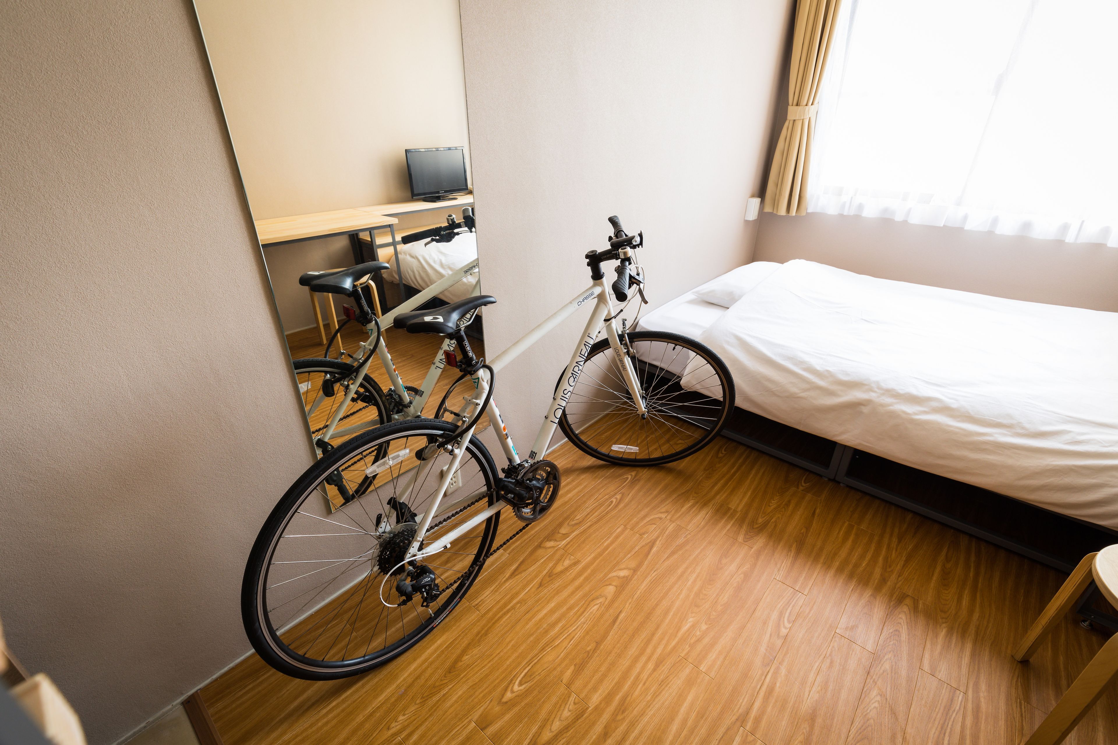 economy double room, shared bathroom | desk, soundproofing, iron/ironing board, free wifi