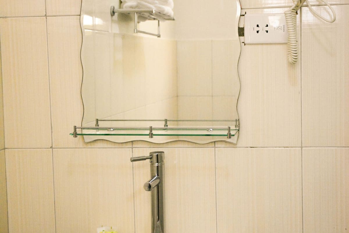 deluxe double or twin room | bathroom | shower, free toiletries, hair dryer, towels