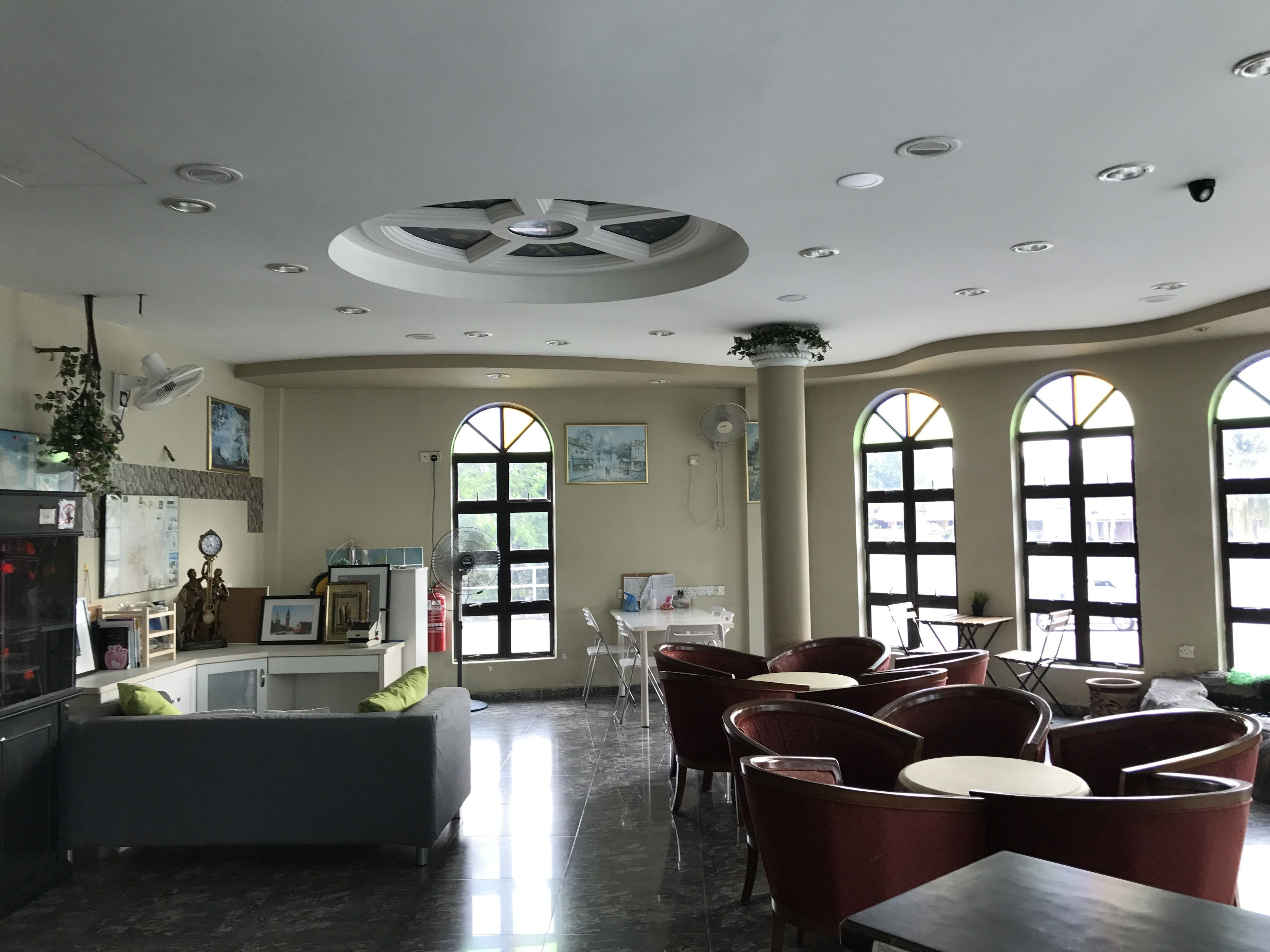 Lobby lounge