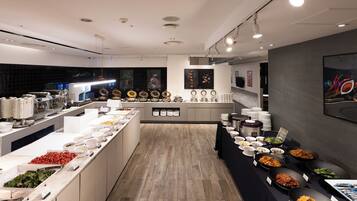 Daily buffet breakfast (KRW 20000 per person)