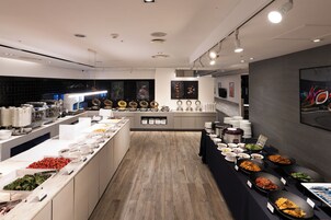 Desayuno buffet diario (KRW 20000 por persona)