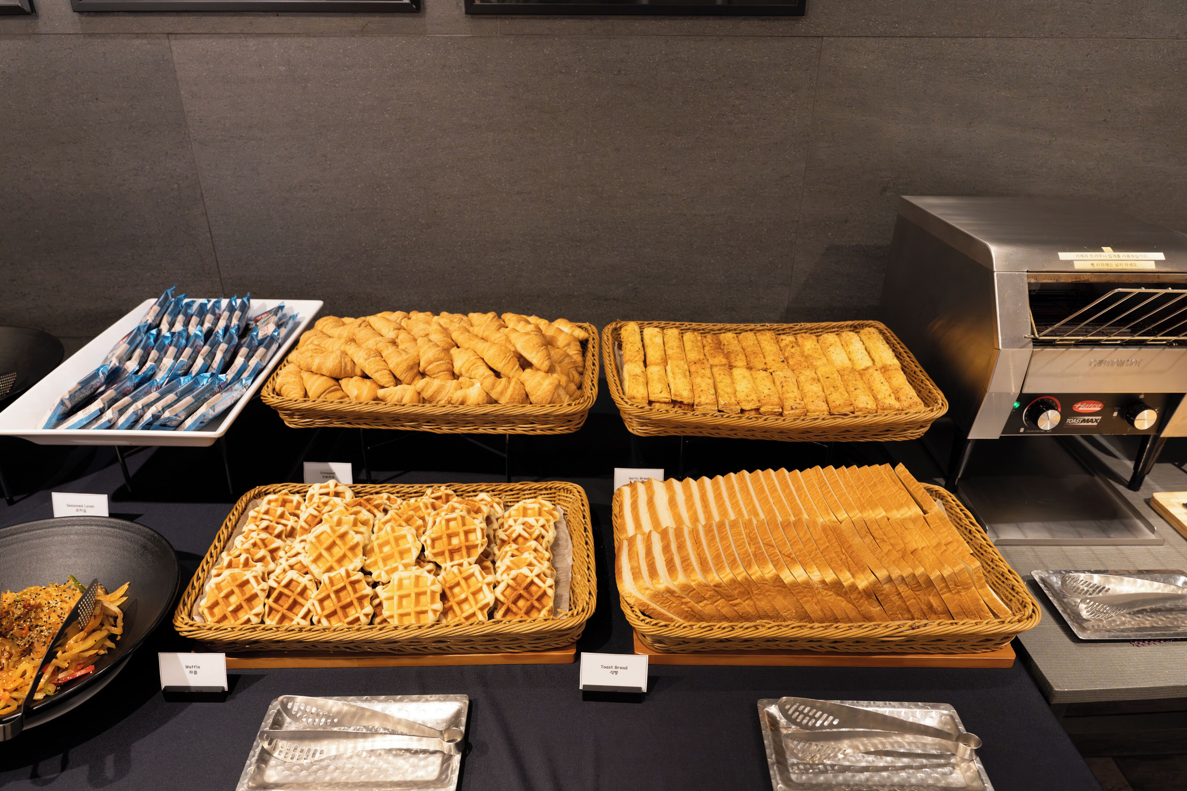 daily buffet breakfast (krw 20000 per person)