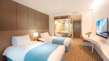 Premium bedding, in-room safe, blackout drapes, free WiFi