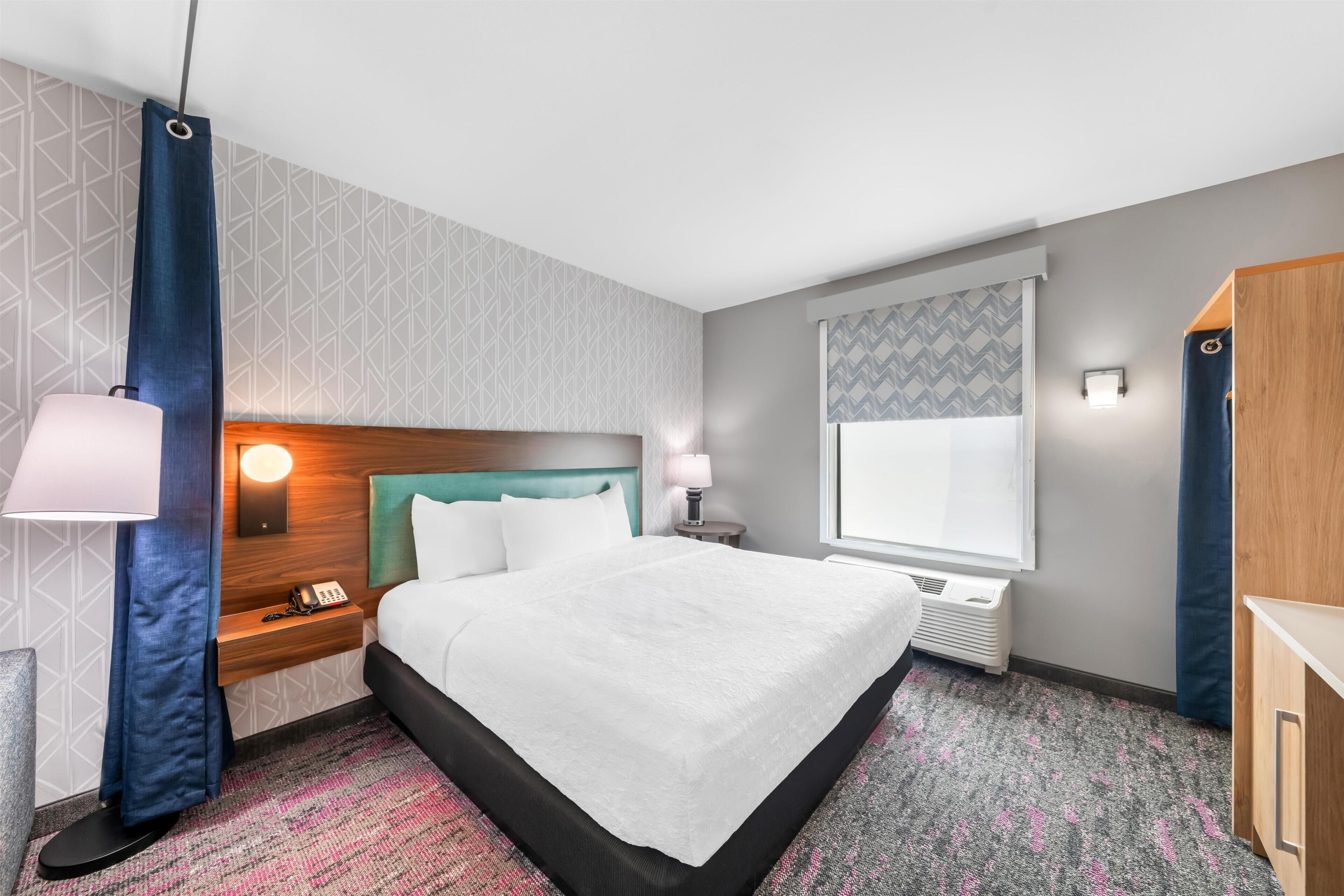 Studio Suite, 1 King Bed, Non Smoking | Hypo-allergenic bedding available, down comforters, in-room safe, desk