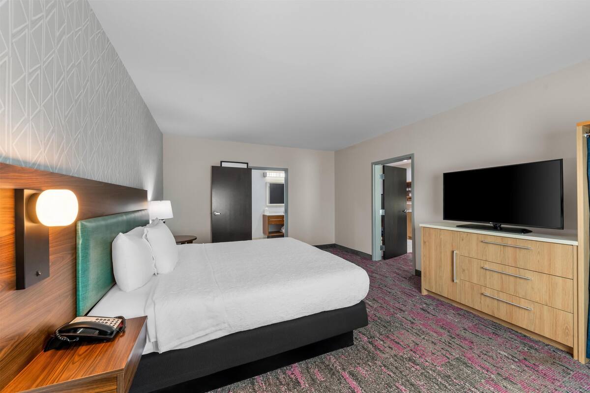 Suite, 1 King Bed, Accessible, Non Smoking (Hearing) | Hypo-allergenic bedding, down duvets, in-room safe, desk