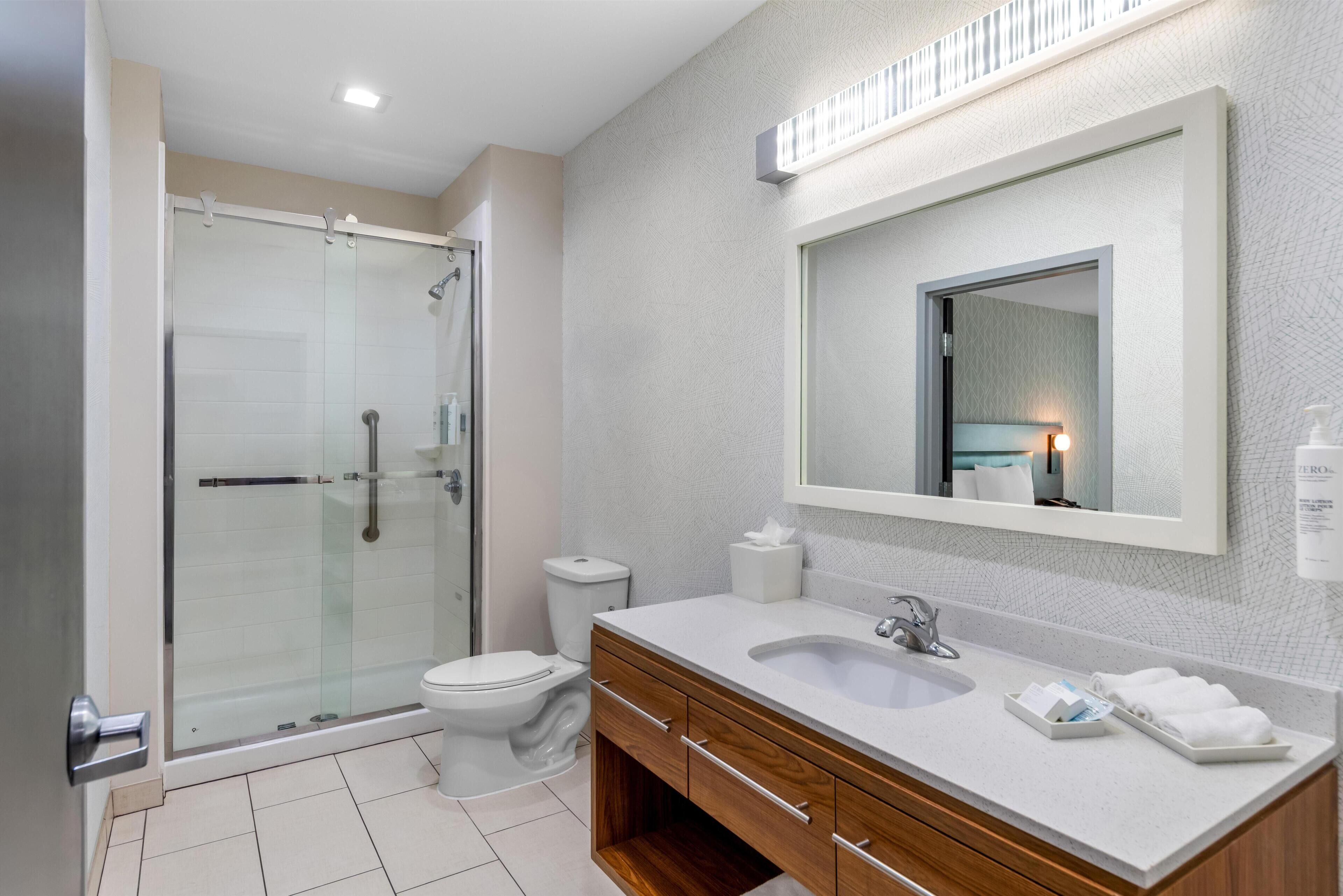 Suite, 1 King Bed, Accessible, Non Smoking (Hearing) | Bathroom shower