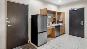 Estudio, 2 camas de matrimonio, accesible para personas con discapacidad (Mobility & Hearing) | Cocina privada