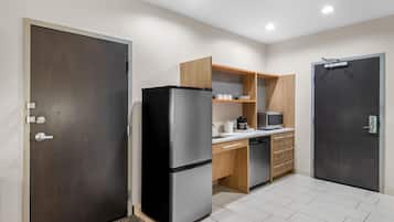 Cafetera/tetera, refrigerador, microondas, lavavajillas