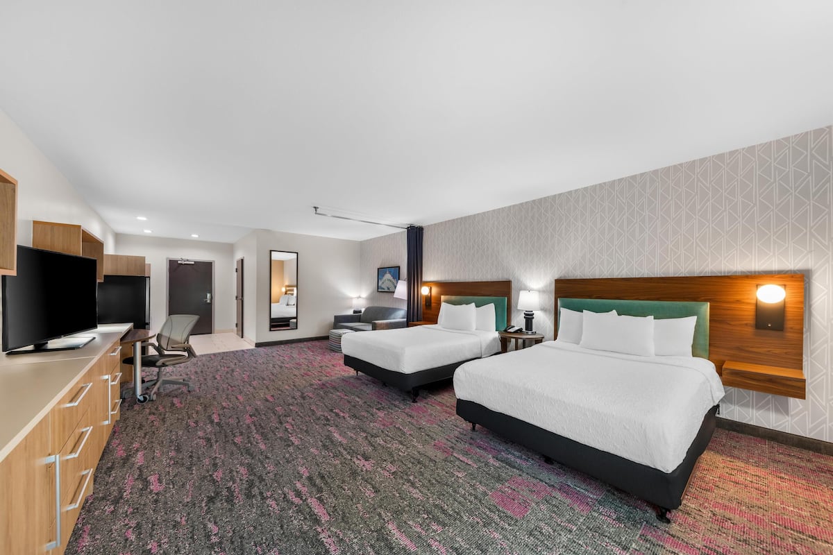 Studio, 2 Queen Beds, Accessible, Bathtub (Mobility & Hearing) | Hypo-allergenic bedding, down duvets, in-room safe, desk