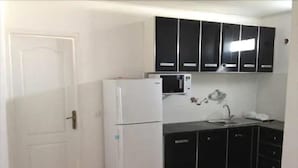 Apartment, 1 Bedroom, Kitchenette | Private kitchen | Coffee/tea maker, fridge, cookware/dishes/utensils - Résidence Fort-de-l'Eau (Algiers)