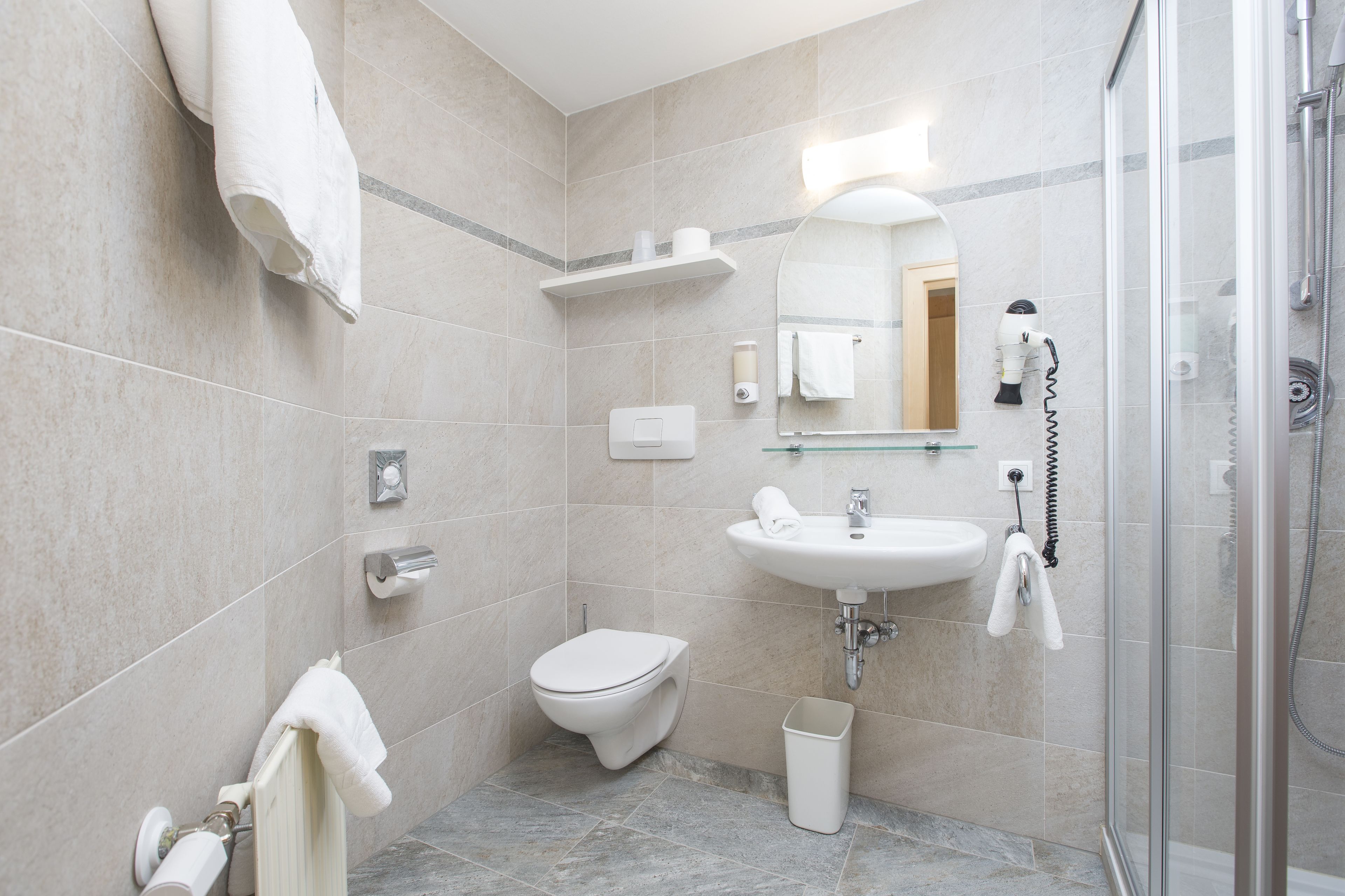 junior suite, balcony | bathroom | shower, free toiletries, hair dryer, towels