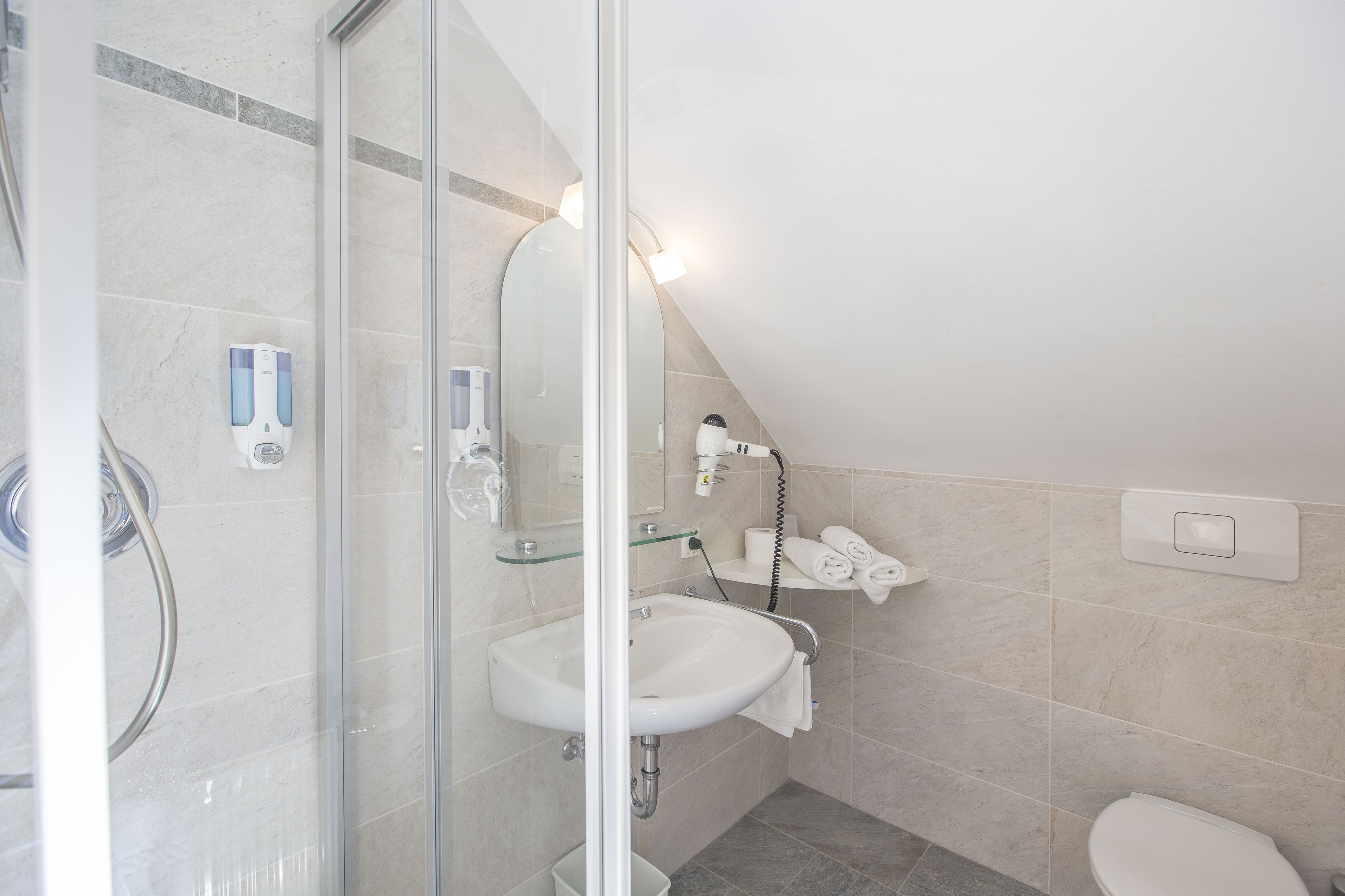 comfort double room | bathroom | shower, free toiletries, hair dryer, towels