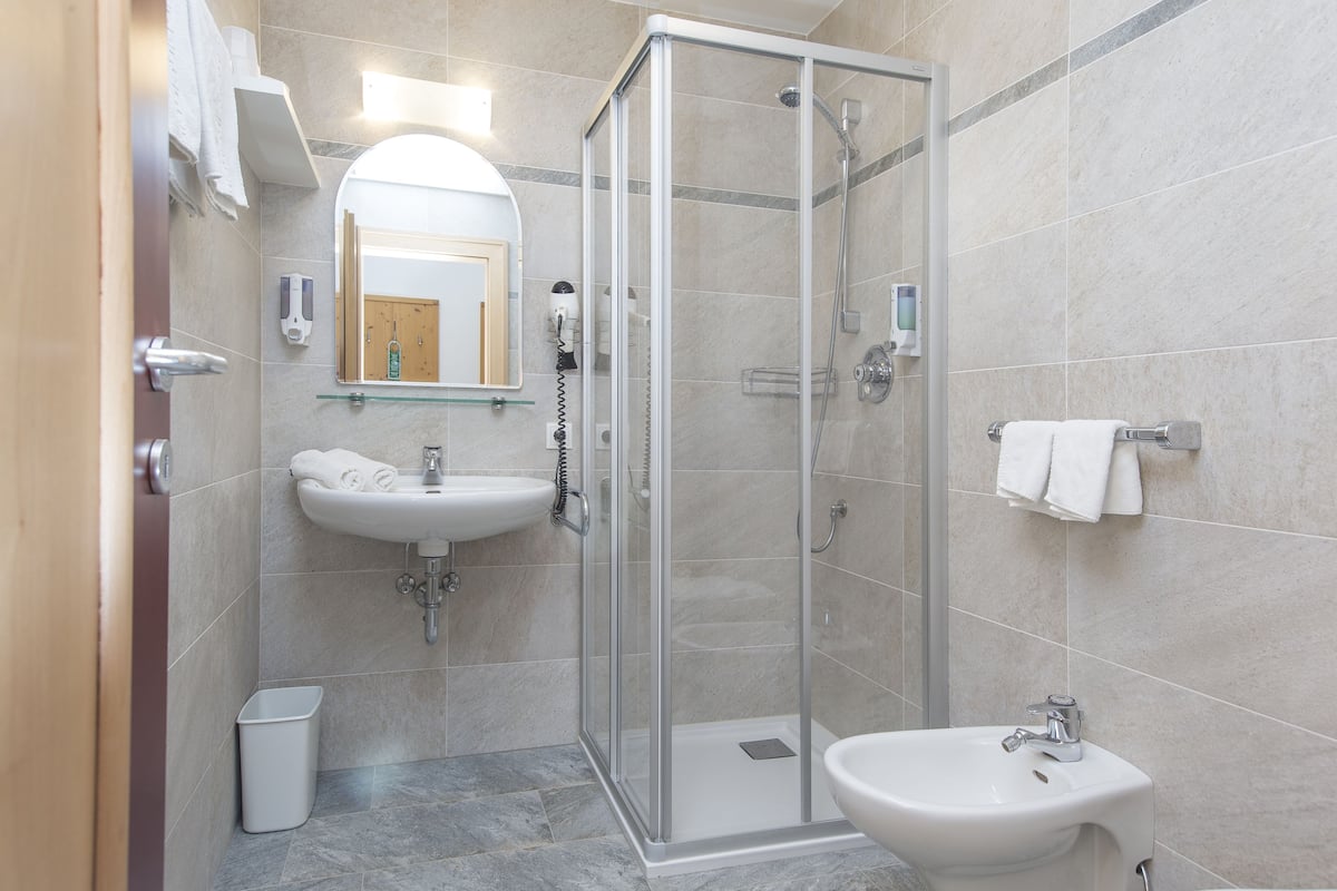 comfort double room, balcony | bathroom | shower, free toiletries, hair dryer, towels