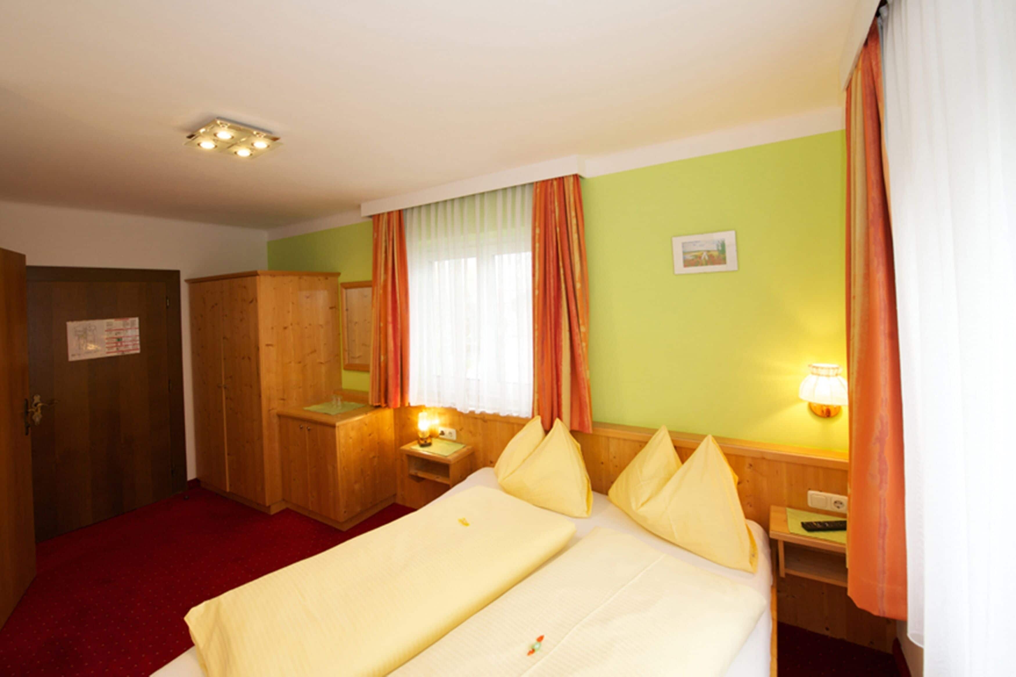 Quarto casal, banheiro privativo | Cofres nos quartos, Wi-Fi de cortesia, roupa de cama