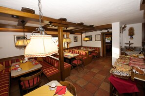 Restaurant - Pension Alpenrose (Zell am See)