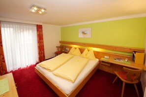 Double Room, Private Bathroom | In-room safe, free WiFi, bed sheets