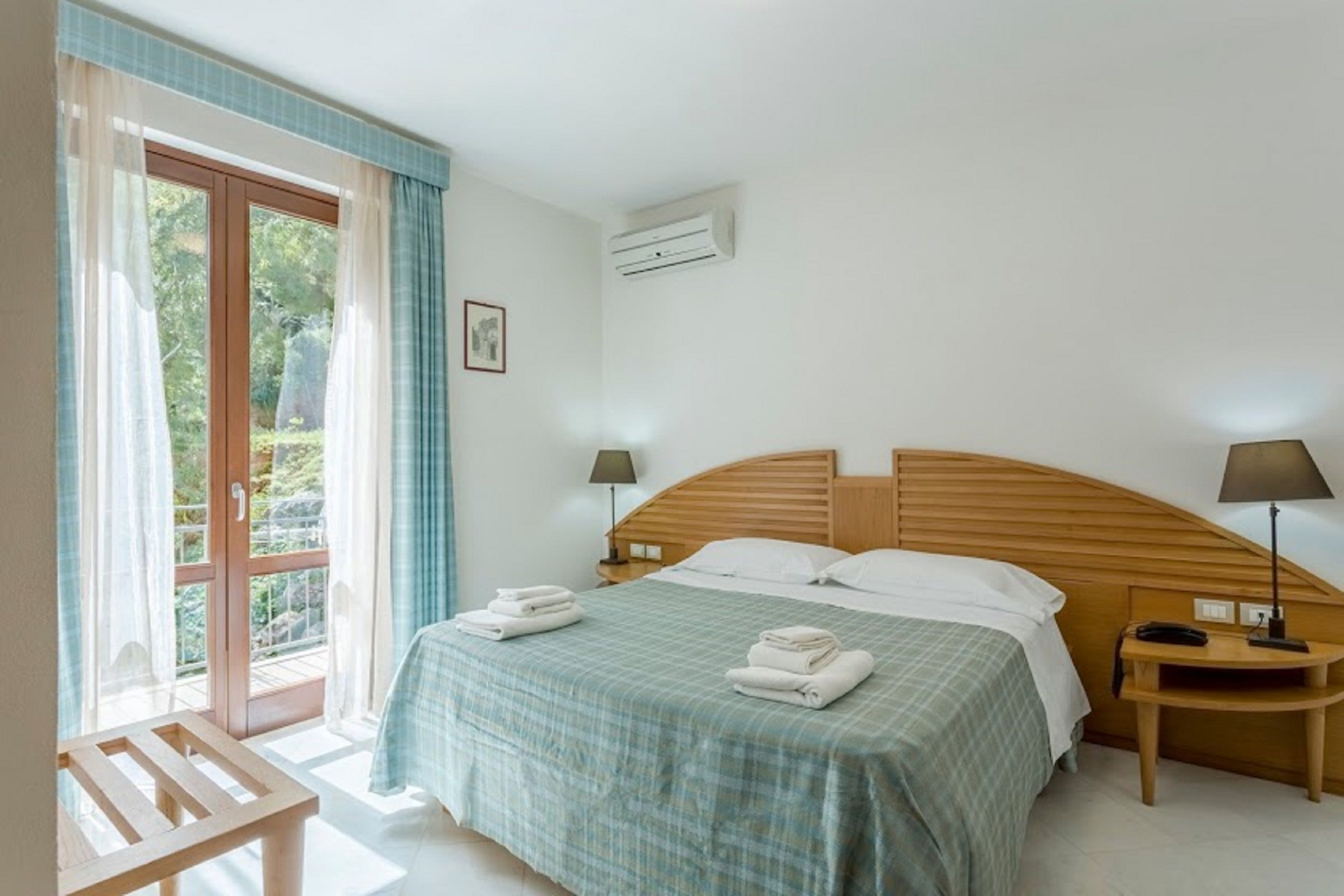 double room, 1 king bed, balcony, partial ocean view | 1 bedroom, premium bedding, down duvets, minibar