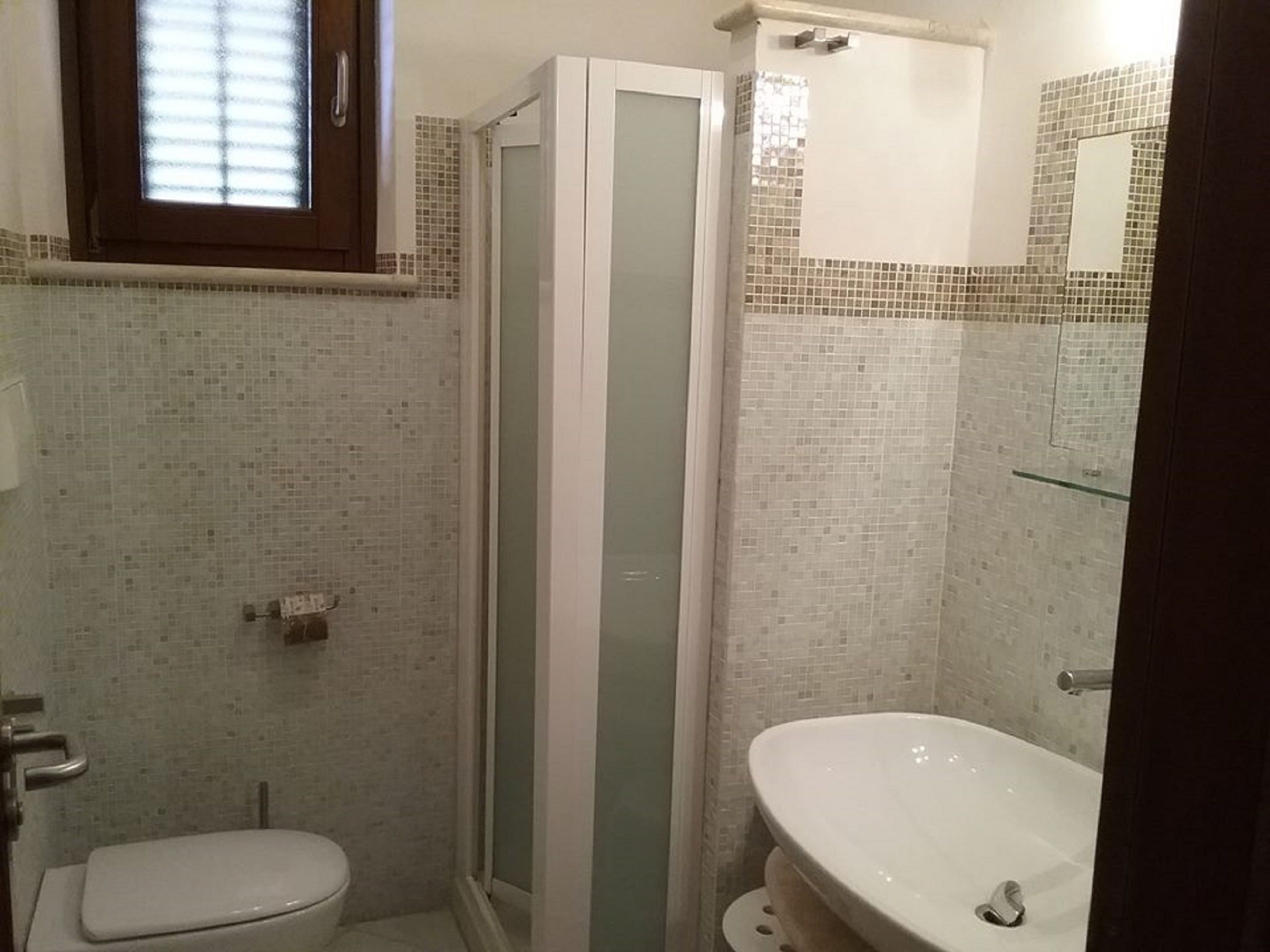 double room, 1 king bed, balcony, partial ocean view | bathroom | shower, free toiletries, hair dryer, bidet