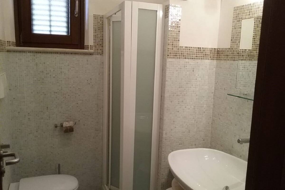 double room, 1 king bed, balcony, partial ocean view | bathroom | shower, free toiletries, hair dryer, bidet