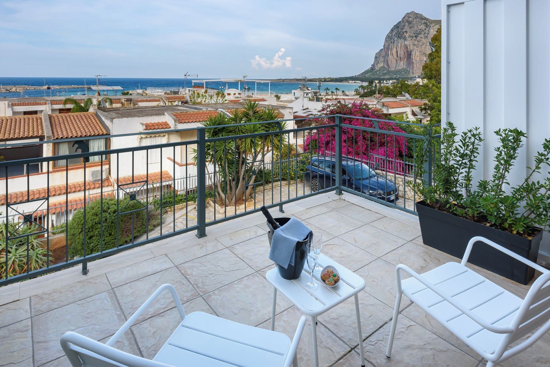 Superior Room, Non Smoking, Sea View | Premium bedding, down comforters, minibar, in-room safe