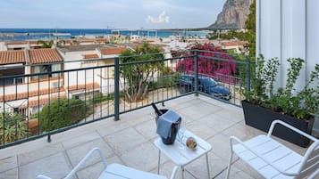 Superior Room, Non Smoking, Sea View | Premium bedding, down comforters, minibar, in-room safe