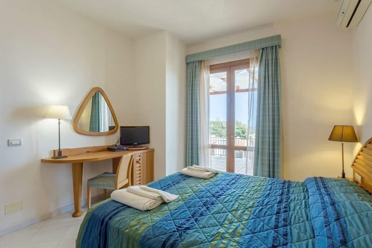 Suite Junior, non fumatori, vista oceano parziale | 1 camera, biancheria da letto di alta qualità, copriletto in piuma