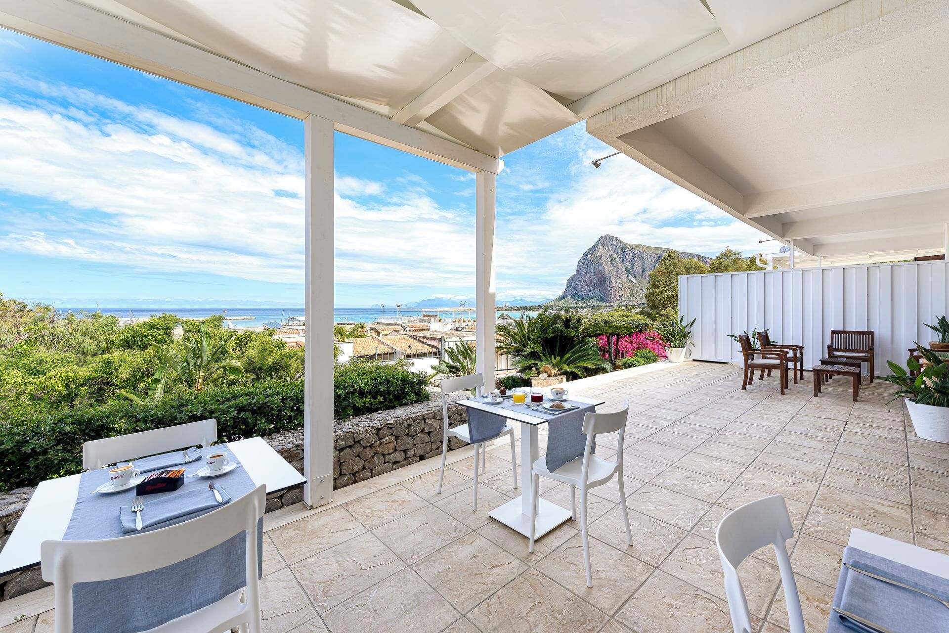 Bao gồm bữa sáng đặc sản địa phương hàng ngày 