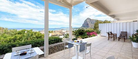 Free daily local cuisine breakfast