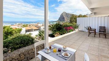 Termasuk sarapan masakan tempatan setiap hari