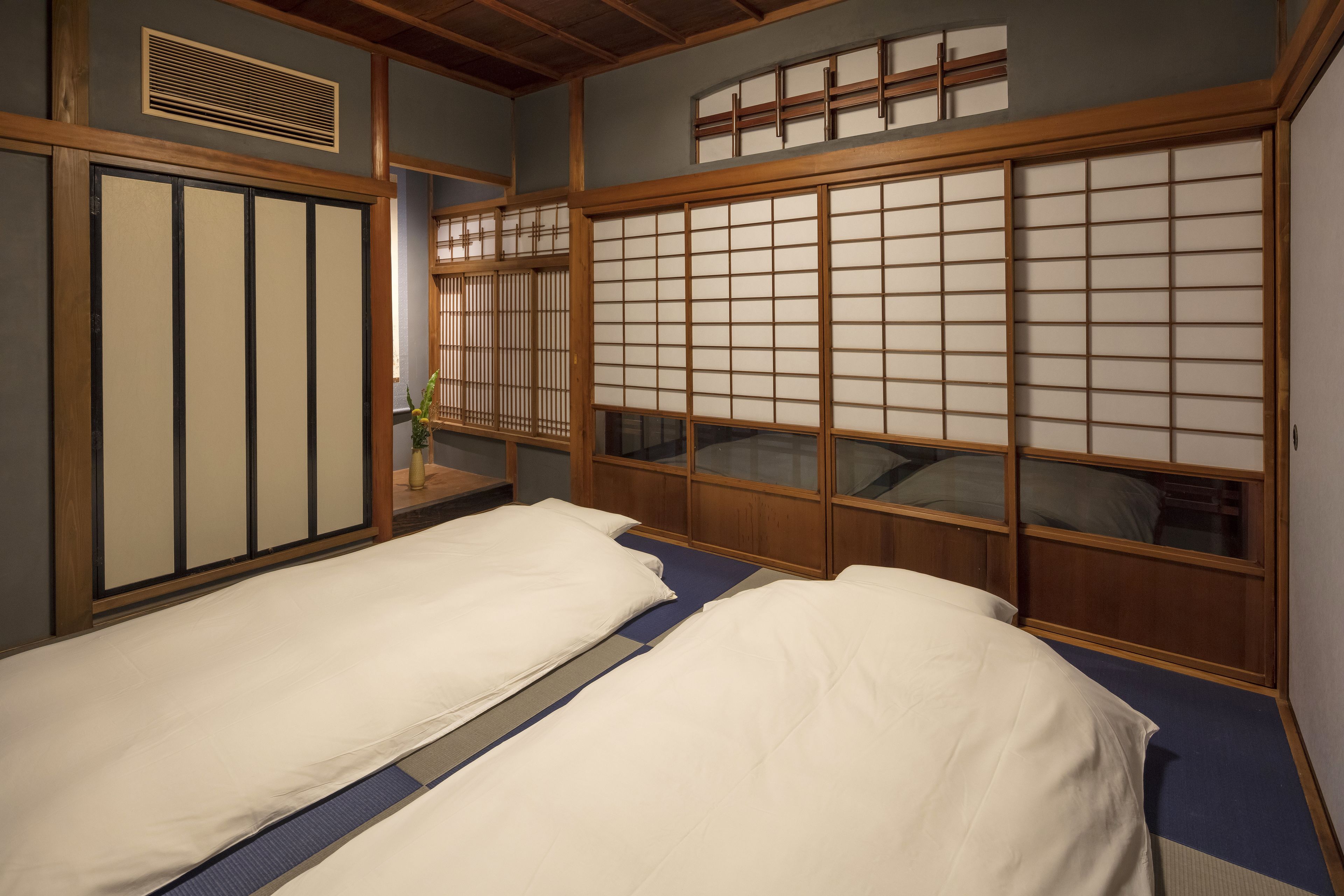 Hikoso-machi Gin no Ma | 2 bedrooms, in-room safe, individually decorated, individually furnished