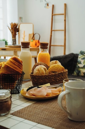 Daily continental breakfast for a fee - Estação do Parque (Santa Maria da Feira)