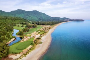 Beach nearby, sun loungers, beach umbrellas, beach towels