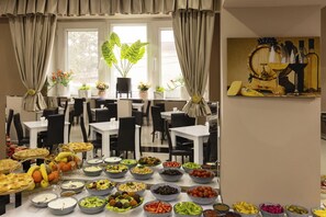 Free daily buffet breakfast