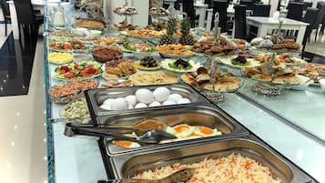 Free daily buffet breakfast