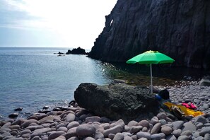 Beach nearby, beach umbrellas, snorkelling, rowing - Poecylia Resort (Carloforte)