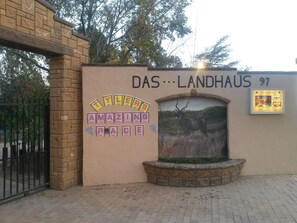 Property entrance - Das Landhaus Guest Lodge & Conferencing Center (Chartwell)